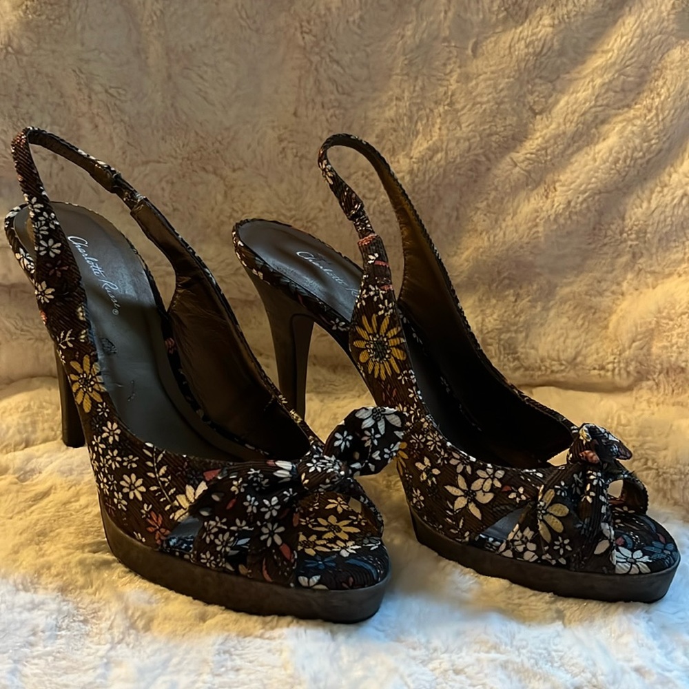 CHARLOTTE RUSSE brown cordoroy floral heels Size 9! NEW IN BOX!